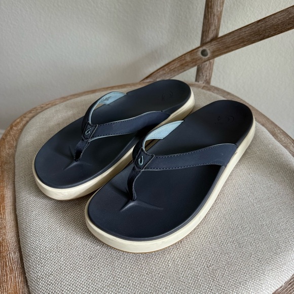 OluKai Nu'a Pi'o Flip Flop Sandals - Picture 1 of 7